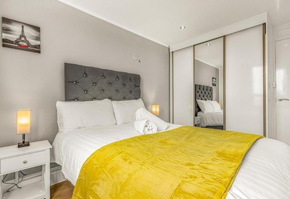 Amazing Marina-Overlooking 1Bed Лондон Екстер'єр фото